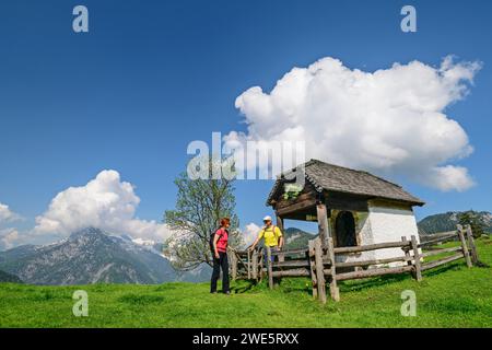 Man and woman hiking standing in front of chapel, Route of the Gorges, Wildental, Berchtesgaden Alps, Salzburg, Austria Stock Photo
