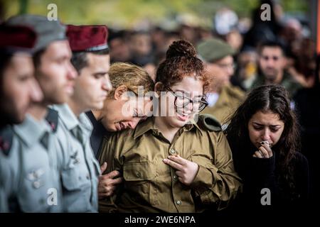 Family members weep during the funeral ceremony of Major Ilay Levy at the Tel Aviv's military cemetery. Major, Ilay Levi, 24, was killed in battle in southern Gaza Strip. Twenty-four Israeli soldiers were killed in Gaza on Monday, by far the biggest single-day Israeli death toll in the three-month war against Hamas, as talks about a ceasefire intensified and Palestinian casualties continued to climb.The deaths came amid fierce fighting around the southern city of Khan Younis, with dozens of Palestinians killed and wounded. The Israeli casualties are likely to increase domestic pressure on Benj Stock Photo
