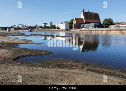 View from Slubice in Poland to the city of Frankfurt / Oder in Brandenburg. Low water levels on the Oder are currently exposing large sandbanks Stock Photo