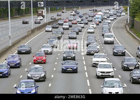 File photo dated 03/06/22 of vehicles on the M25 motorway near Egham, Surrey. Motor insurance customers who buy cover monthly can end up paying hundreds of pounds more than those who pay for policies annually - and the gap appears to be growing in cash terms - according to research from Which? The consumer group used data from comparison website Go.Compare to find the average difference between prices paid by annual and monthly customers between December 2018 and September 2023. Issue date: Wednesday January 24, 2024. Stock Photo