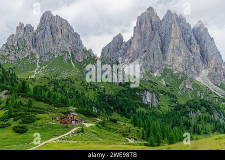 Rifugio Citta Di Carpi, Mountain Hut, with Cadini di Misurina mountains in the background in the Dolomites, Italy. Stock Photo