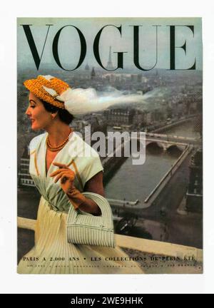 Front cover of the French Vogue magazine for 1951 Photographer cover: Robert Doisneau Stock Photo
