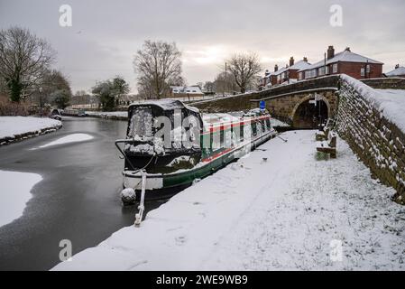 Narrowboat moored near the marina on the Peak Forest Canal at Marple, Stockport, Greater Manchester. Stock Photo