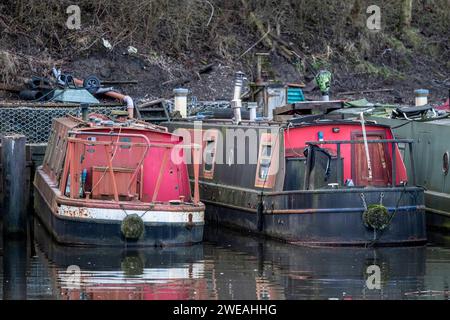 Views along the Rochdale canal, between Hebden Bridge and Todmorden, Calderdale. Stock Photo