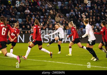 Manchester City's Chloe Kelly (centre) scores their side's first goal of the game during the FA Women's Continental Tyres League Cup, Group B, match at The Joie Stadium, Manchester. Picture date: Wednesday January 24, 2024. Stock Photo