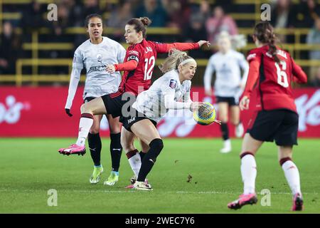 City's Chloe Kelly clashes with united's Hayley Ladd during the THE FA Women's League Cup match between Manchester City and Manchester United at the Etihad Stadium, Manchester on Wednesday 24th January 2024. (Photo: Chris Donnelly | MI News) Credit: MI News & Sport /Alamy Live News Stock Photo