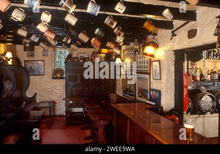 UK pub interior, decorated with mugs hanging from the ceiling beams.  Black Horse Clapton in Gordano Avon 1990s 1991 UK HOMER SYKES Stock Photo