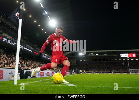 Alexis Mac Allister of Liverpool takes a corner during the UEFA Champions League Last 16 match