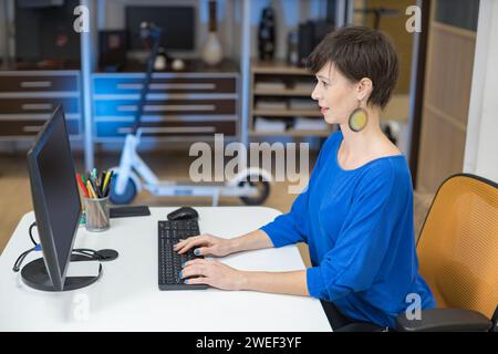 young woman in the office working on the computer Stock Photo