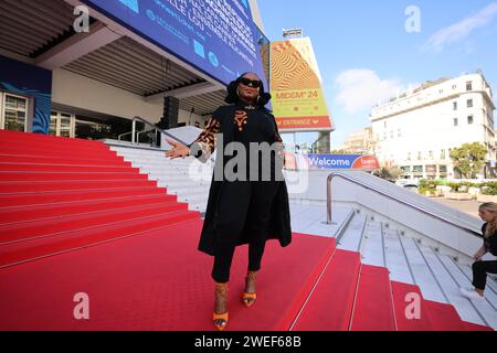 Pose Empreintes Cannes Midem, France. 25th Jan, 2024. © PHOTOPQR/NICE MATIN/SEBASTIEN BOTELLA ; POSE EMPREINTES CANNES MIDEM ; 25/01/2024 ; Cérémonie de pose d'empreintes en marge du Midem , devant le Palais des festivals de Cannes, le jeudi 25 janvier 2024. Yemi Alade Yemi Alade AT MIDEM CANNES FRANCE JAN 25 TH 2024 Credit: MAXPPP/Alamy Live News Stock Photo