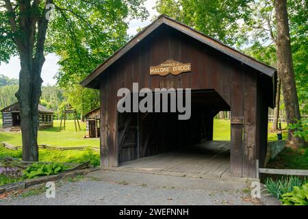 Thomas J Malone Bridge. At Gaston's Mill and Pioneer Village at Beaver Creek State Park, East Liverpool, Ohio, USA. Stock Photo