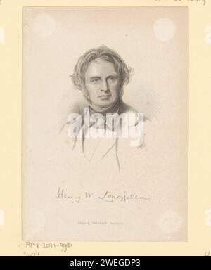 Portret van Henry Wadsworth Longfellow, Bernhard Tauchnitz, 1826 - 1891 print Under the portrait a facsimile of the signature of the portrayed person.  paper etching historical persons Stock Photo