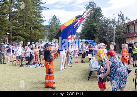 Australia Day breakfast at Newport Beach reserve on Sydney's northern beaches, australians gather on this public holiday to celebrate  the official national day of Australia. Observed annually on 26 January, it marks the 1788 landing of the First Fleet and raising of Great Britain's Union Flag by Arthur Phillip at Sydney Cove in New South Wales. 26th January 2024 Sydney Australia, credit Martin Berry@alamy live news. Stock Photo