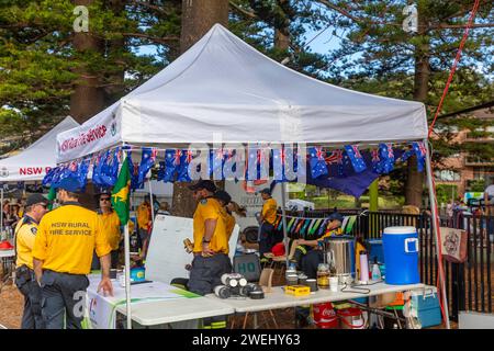 Australia Day breakfast at Newport Beach reserve on Sydney's northern beaches, australians gather on this public holiday to celebrate  the official national day of Australia. Observed annually on 26 January, it marks the 1788 landing of the First Fleet and raising of Great Britain's Union Flag by Arthur Phillip at Sydney Cove in New South Wales. 26th January 2024 Sydney Australia, credit Martin Berry@alamy live news. Stock Photo