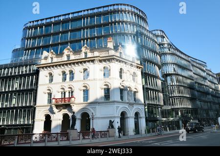 Modern offices of Amazon London Headquarters at Sixty London, and The Fable Bar and Restaurant, 60 and 52 Holborn Viaduct, City of London, England, UK Stock Photo