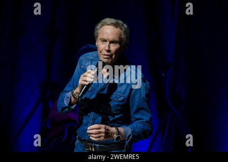 Der deutsch-österreichische Schauspieler und Sänger PETER KRAUS geb. 18. März 1939 auf seiner großen Jubiläumstour live im Festsaal des Kulturpalastes Dresden. *** The German-Austrian actor and singer PETER KRAUS born March 18, 1939 on his big anniversary tour live in the ballroom of the Kulturpalast Dresden Stock Photo