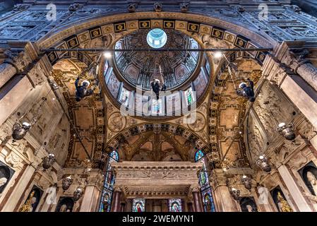 Dome in the Cathedral of San Lorenzo, foundation stone laid in 1098, Piazza San Lorenzo, Genoa, Italy Stock Photo