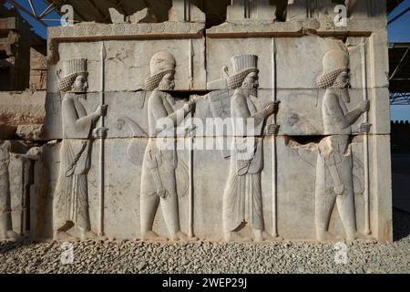 Relief of Persian and Median soldiers (the Medes are the ones with rounded caps) in Persepolis, capital of the Achaemenid Empire (550–330 BC), Iran. Stock Photo