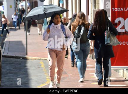 CUENCA-OLA DE CALOR Cuenca,Ecuador 26 de enero de 2024 El Instituto Nacional de Meteorologia e Hidrologia Inamhi prevÃ que hasta finales de enero de 2024 en Cuenca, lla temperatura supere los 25 grados Celsius ÂC,Los niveles de radiacion ultravioleta muy altos y extremadamente altos se registran entre las 10:00 y 15:00. foto Boris Romoleroux/API. WEA-CUENCA-OLADECALOR-e7e41d86dd0499af116e4c5ff47a0787 *** CUENCA HEAT WAVE Cuenca,Ecuador January 26, 2024 The National Institute of Meteorology and Hydrology Inamhi predicts that until the end of January 2024 in Cuenca, the temperature will exceed 2 Stock Photo