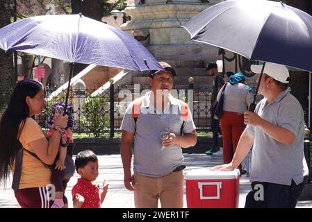 CUENCA-OLA DE CALOR Cuenca,Ecuador 26 de enero de 2024 El Instituto Nacional de Meteorologia e Hidrologia Inamhi prevÃ que hasta finales de enero de 2024 en Cuenca, lla temperatura supere los 25 grados Celsius ÂC,Los niveles de radiacion ultravioleta muy altos y extremadamente altos se registran entre las 10:00 y 15:00. foto Boris Romoleroux/API. WEA-CUENCA-OLADECALOR-a40d41bd8d54fff036526b4910a71fbf *** CUENCA HEAT WAVE Cuenca,Ecuador January 26, 2024 The National Institute of Meteorology and Hydrology Inamhi predicts that until the end of January 2024 in Cuenca, the temperature will exceed 2 Stock Photo