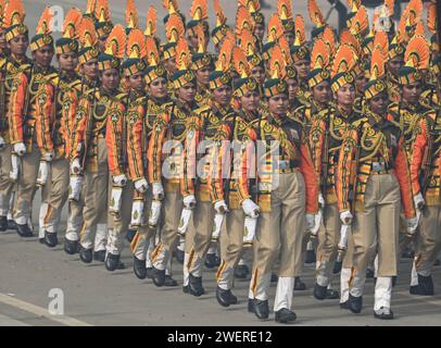 Soldiers march in graduation ceremony hi-res stock photography and images -  Alamy