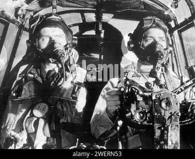 THE DAM BUSTERS 1955 ABP film with Richard Todd at right  as Wing Commander Guy Gibson and Robert Shaw as  Fl/Sgt John Pulford Stock Photo