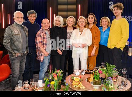 Nino De Angelo, Ranga Yogeshwar, Bernhard Hoecker, Erika Pluhar, Elke Heidenreich, Marijke Amado, Luisa Charlotte Schulz, Susan Link und Timon Krause bei der Aufzeichnung der WDR-Talkshow Kölner Treff im WDR Studio BS 2. Köln, 26.01.2024 *** Nino De Angelo, Ranga Yogeshwar, Bernhard Hoecker, Erika Pluhar, Elke Heidenreich, Marijke Amado, Luisa Charlotte Schulz, Susan Link and Timon Krause at the recording of the WDR talk show Kölner Treff at WDR Studio BS 2 Cologne, 26 01 2024 Foto:xW.xRanderathx/xFuturexImagex koelner treff2601 4101 Stock Photo