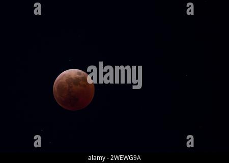 Total lunar eclipse of a full moon seen from Kanagawa, Japan. November 8th 2022 Stock Photo