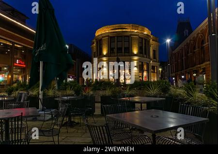 Lit-up shops with outdoor seating at night near Cornhill Quarter in Lincoln Stock Photo
