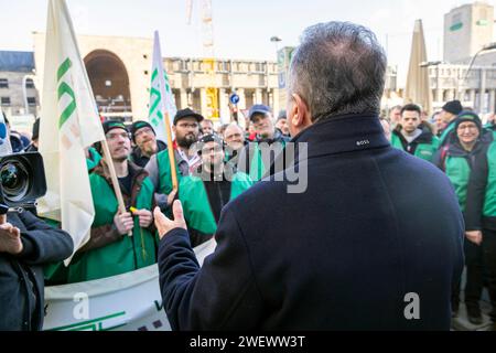 Claus Weselsky, Federal Chairman of the German Train Drivers' Union, GDL, talking to striking train drivers, strike demonstration during the train Stock Photo