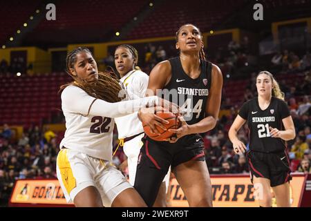 Stanford Forward Kiki Iriafen (44) Shoots Over Oregon's Sarah Rambus ...