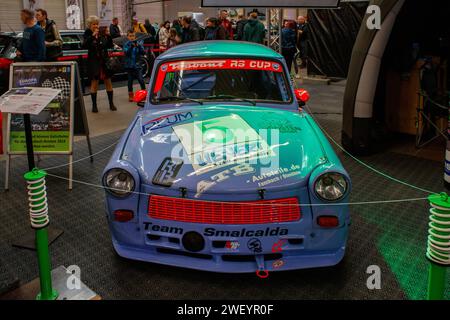  Automobilmesse Erfurt 2024 lockt tausende Besucher an - Mercedesstern 