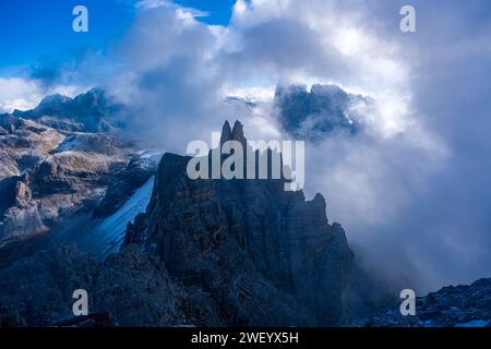Dolomites ridges and summits of the Tre Cime National Park, surrounded by clouds, seen from Monte Paterno summit. Cortina d Ampezzo Veneto Italy FB 20 Stock Photo
