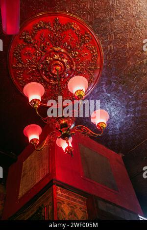 Close up of chandelier in the Nell Gwynne Tavern pub , Bull Inn Court, Covent Garden, London, England Stock Photo