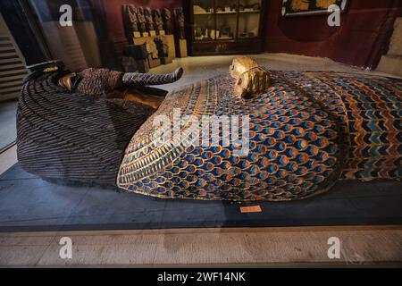 Cairo, Egypt - January 2, 2024: Close shot of a gold Akhenaten's coffin lid from the 18th dynasty at the Egyptian Museum Stock Photo