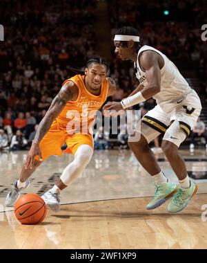 Nashville, Tennessee, USA. 27th Jan, 2024. Tennessee Volunteers guard Zakai Zeigler (5) drives towards the basket during his game in Nashville against Vanderbilt. (Credit Image: © Camden Hall/ZUMA Press Wire) EDITORIAL USAGE ONLY! Not for Commercial USAGE! Stock Photo