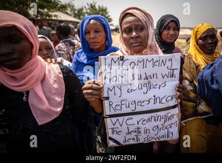 Juba, South Sudan. 26th Jan, 2024. Refugee women walk in the Gorom refugee settlement during Foreign Minister Baerbock's visit. Credit: Michael Kappeler/dpa/Alamy Live News Stock Photo