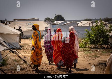 Juba, South Sudan. 26th Jan, 2024. Refugee women walk in the Gorom refugee settlement during Foreign Minister Baerbock's visit. Credit: Michael Kappeler/dpa/Alamy Live News Stock Photo