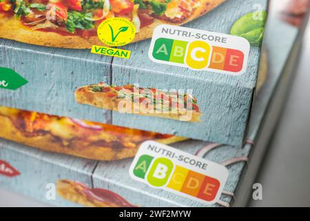 NUTRI-SCORE label, nutritional labelling system, packaging from MIA PINSA made from sourdough, vegetables, VEGAN, Baden-Wuerttemberg, Germany Stock Photo