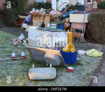 Blick auf einen Berg Sperrmuell - vormals Hausrat, jetzt Schrott fuer den Schredder Sperrmuell Entsorgung eines Hausrates *** View of a mountain of bulky waste, formerly household effects, now scrap for the shredder Bulky waste disposal of household effects Stock Photo