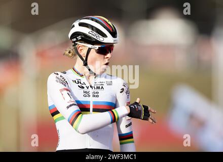 HOOGERHEIDE - Fem van Empel crosses the finish line during the Women's Elite Cyclo-cross World Cup race. ANP IRIS VAN DEN BROEK Stock Photo