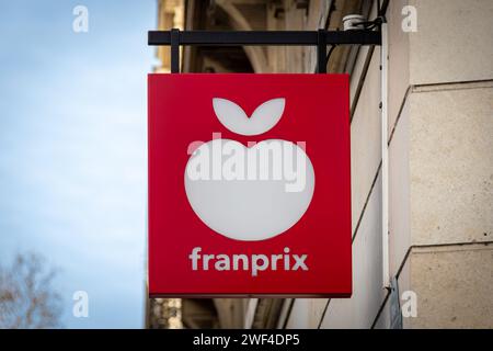 Sign and logo of a Franprix store. Franprix is a French chain of local supermarkets, a subsidiary of the Casino group, Paris, France Stock Photo