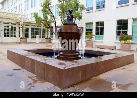 San Francisco, California: YODA Fountain. Fountain with a bronze statue of the Star Wars character Yoda, installed at the Lucasfilm offices Stock Photo