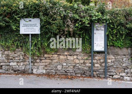 TREMEZZO, ITALY - OCTOBER 05, 2023 - Information board at the place of Mussolinis execution in Tremezzo at lake Como, Italy Stock Photo