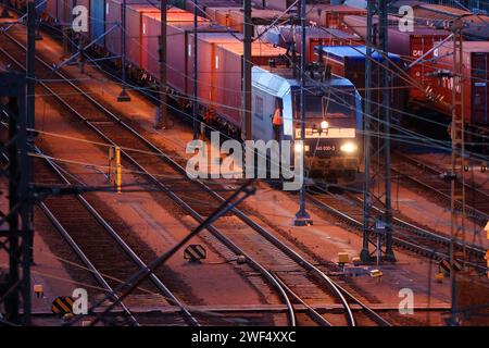 Maschen, Germany. 28th Jan, 2024. Freight trains are parked at the Maschen marshalling yard. The train drivers' union GDL has ended the Deutsche Bahn freight transport strike early. This was announced by a Deutsche Bahn spokesperson in the evening. Traffic has been slowly resuming since 18:00. Credit: Bodo Marks/dpa/Alamy Live News Stock Photo