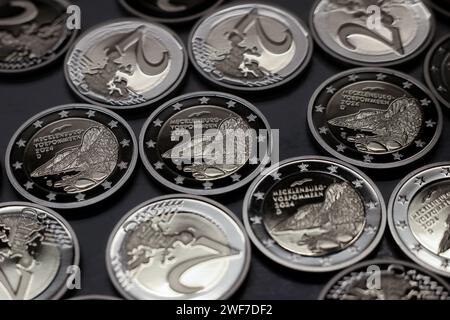 Hamburg, Germany. 29th Jan, 2024. New 2-euro commemorative coins lie on a tray at the Hamburg Mint, where the new 2-euro coin featuring the Königsstuhl chalk cliff in Mecklenburg-Western Pomerania was presented today. On January 30, 2024, the second coin in the Bundesländer II series will be released, in which one state is to be honored each year by issuing a 2-euro commemorative coin with a striking landmark. Credit: Christian Charisius/dpa/Alamy Live News Stock Photo