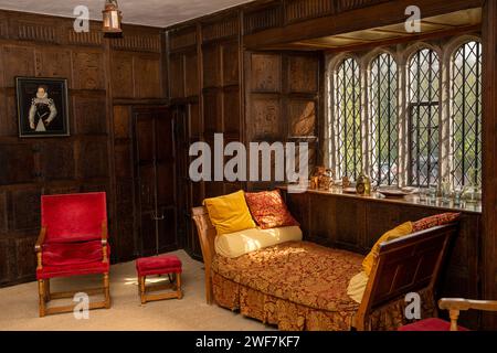 Wales, Glamorgan, Caerphilly, Nelson, Llancaicach Fawr Manor, withdrawing room Stock Photo