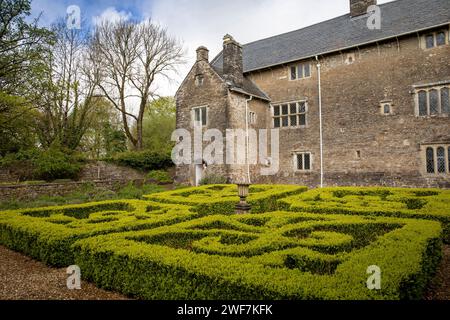 Wales, Glamorgan, Caerphilly, Nelson, Llancaicach Fawr Manor, Tudor semi fortified house, entrance and knot garden Stock Photo