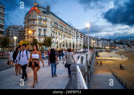 Street lamp at the seaside promenade at dusk, Playa de la Concha, Bahia de la Concha, San Sebastian, Donostia, Camino de la Costa, Camino del Norte, c Stock Photo