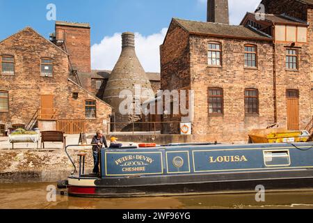 Canal narrowboat alongside the Middleport pottery factory on the Trent and Mersey canal as it passes through Middleport Stoke on Trent Staffordshire Stock Photo